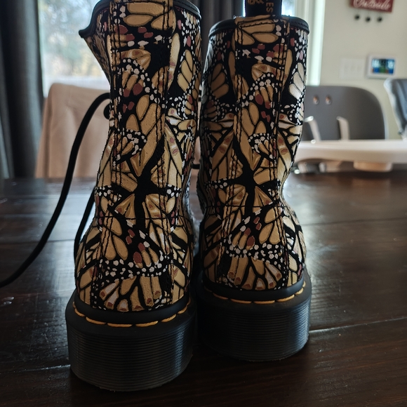Women's 1460 Dr Marten Butterfly Boots Sz 7 - Picture 5 of 5